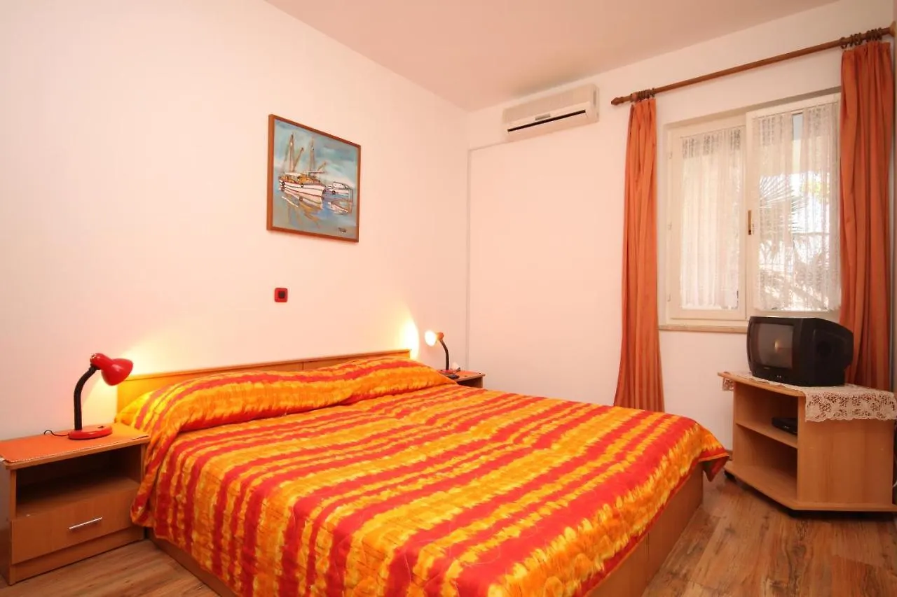 Apartments With A Swimming Pool Valbandon, Fazana - 7257