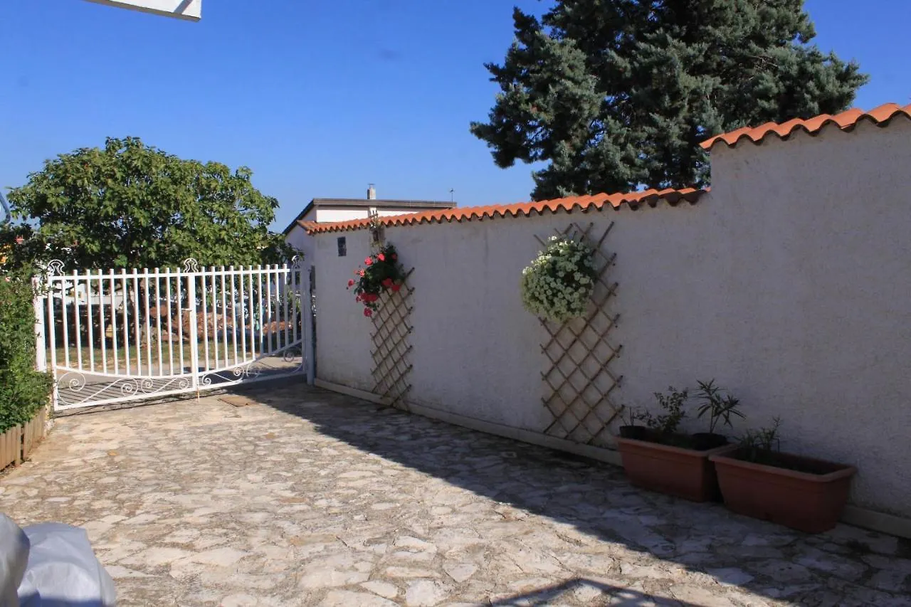 Apartments With A Swimming Pool Valbandon, Fazana - 7257 Croatia